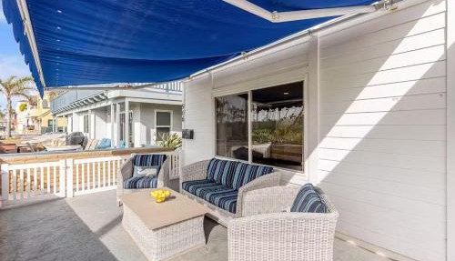 Oceanfront Oasis in Newport Beach Steps to Balboa Park, Pier, and The Fun Zone! in Newport Beach