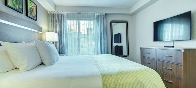 OFFICIAL LISTING | Wyndham - Desert Rose 1 Bed Suite Near Strip w/Full Kitchen in Las Vegas