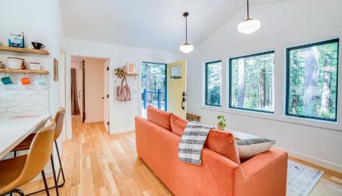 Peaceful Mendocino Cottage Surrounded By Redwoods in Mendocino