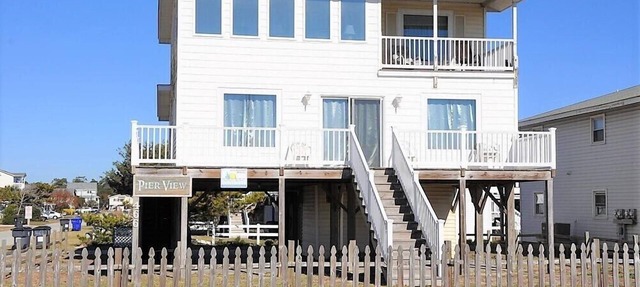 Pier View: Cozy Second Row Beach Cottage with Sunroom, Great Views and Easy Beach Access in Brunswick