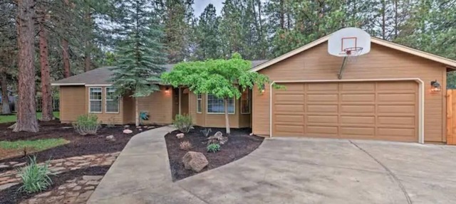 Platinum Paradise-Private Hot Tub-Gas Firepit-Located In BEND-30 Min to Bachelor in Bend