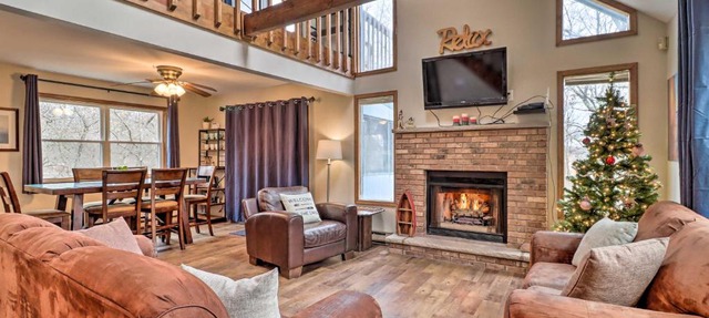Poconos Escape with Hot Tub Less Than 7 Mi to Ski Slopes! in Albrightsville