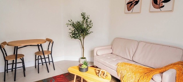 Private room with bathroom, Wi-Fi and parking-near FIU and Dolphin Mall in Miami