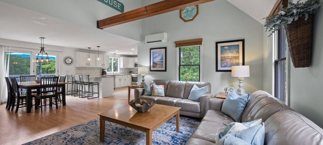 Private setting near beaches-fully air conditioned, game room, fire pit in Eastham