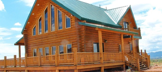Red Rock Ranch Log Cabin: Large, Fully Furnished, 5 Bdr, sleeps 12, 3 levels in Escalante
