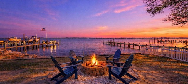Relax on the Sunset Sound-Hot Tub Soaks & Fire Pit Nights in Kill Devil Hills in Kill Devil Hills