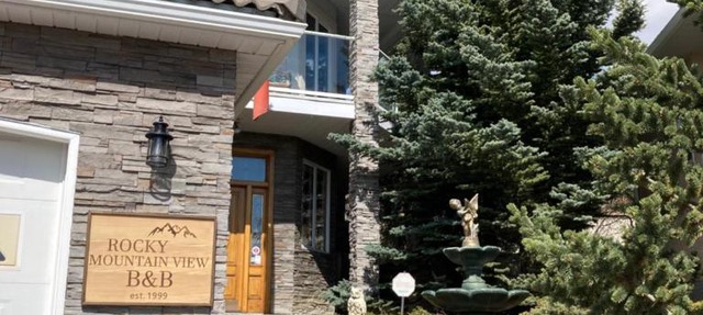 Rocky Mountain View Bed & Breakfast in Cochrane