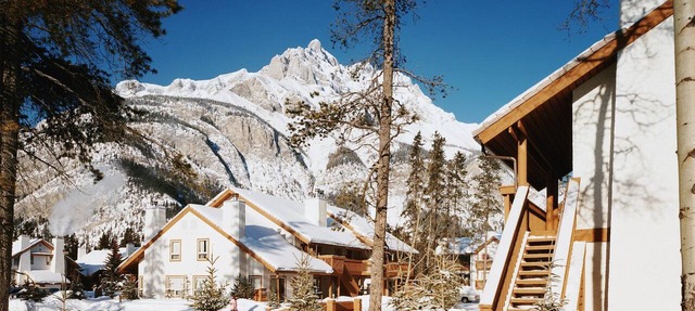 Rustic & Cozy Banff Getaway | Access 2 hot tubs! in Banff