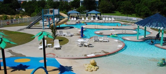 Sandy Paws Townhouse, Private Mini Water Park, Dog Friendly! in Kill Devil Hills