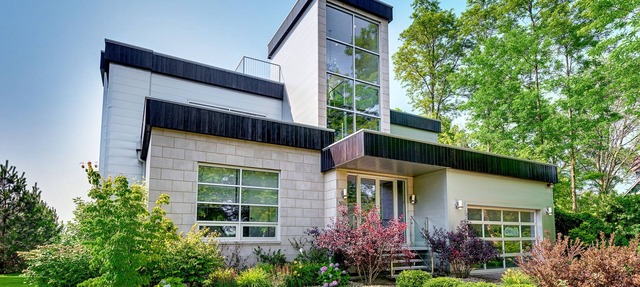 Sandy Shores: Stunning Modern Beach House with Sunset views over Lake Michigan in Benton Harbor