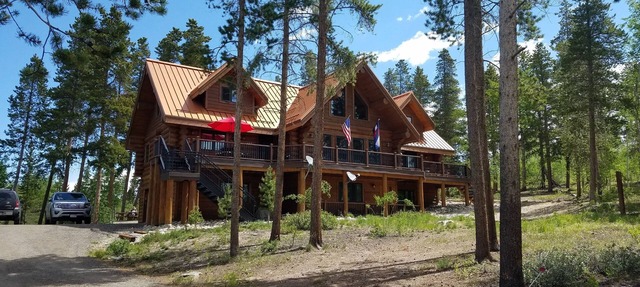 Secluded Custom Log Home w Hot Tub - by Winter Park, Granby Ranch & Grand Lake in Tabernash
