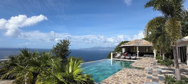 Secluded Luxury Hideaway with Ocean Views in Port Elizabeth