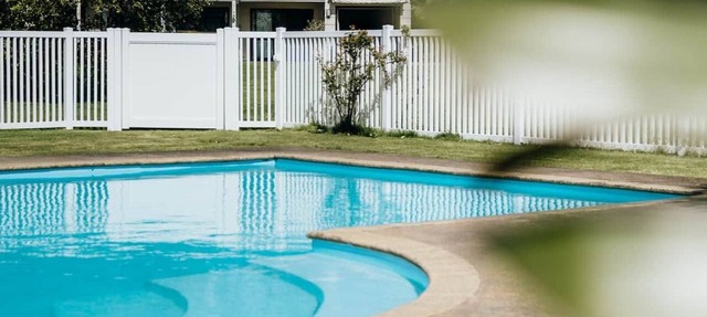 Sentry Gardens | Huge Private Saltwater Pool | Park-like Gardens | Close to Town in Sentry Hill