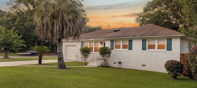 Southern Bell Sanctuary 12min/7miles to Downtown Charleston, Pet-friendly home! in North Charleston