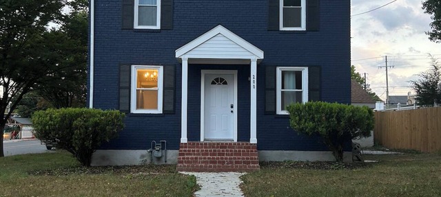 Spacious 4-bedroom house with AC and WiFi in fabulous Silver Spring in Silver Spring