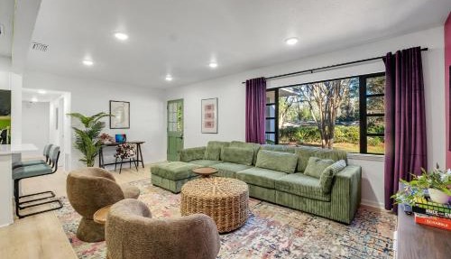 Spacious 4BD - Central Stay with Backyard & Games in Tallahassee