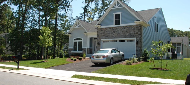 Spacious 5BR House, 2 pools & pickle ball, bike to beach, linen provided in Rehoboth Beach