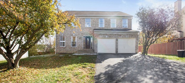 Spacious 6-bedroom house with WiFi, AC, and Streaming Services in Silver Spring in Silver Spring