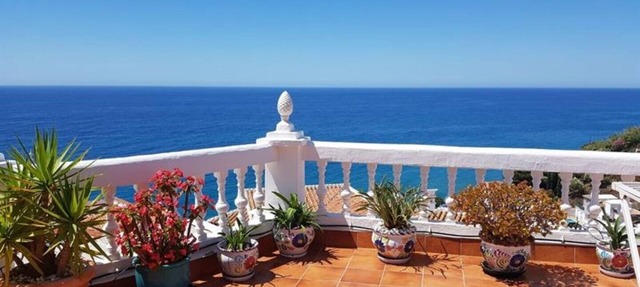 Spacious and bright penthouse with panorama seaview in Nerja