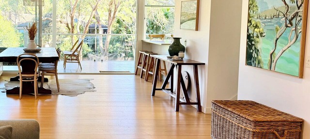 Spacious Avalon Beach family retreat. Walk to beach. in Avalon Beach