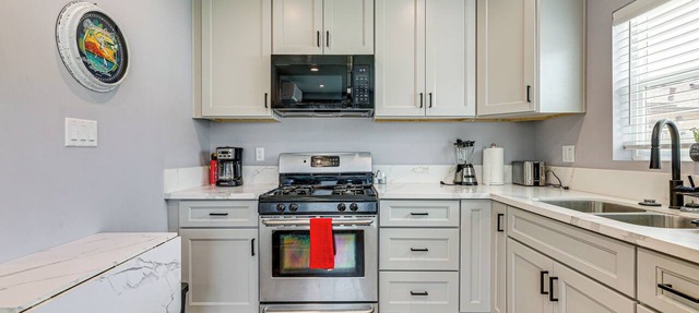 Spacious, Cozy Rear House Near LAX in Compton