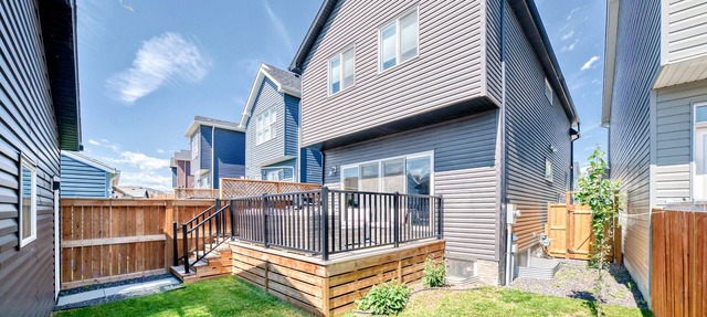 Spacious Home w/Sauna & Fenced Yard w/BBQ, Pet-Friendly, Sleeps 10, King Beds in Calgary