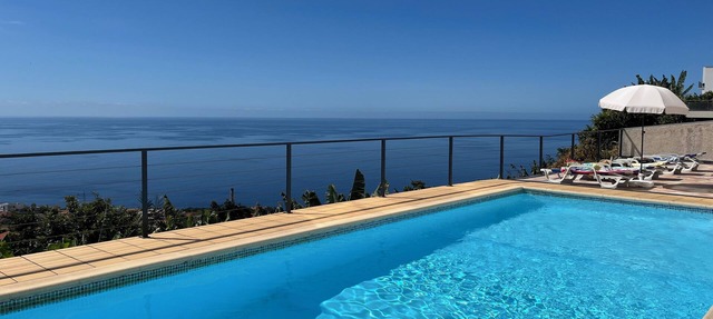 Spacious Villa, Panoramic Sea Views, Private Pool, 3 Lounges, Games Room in Arco da Calheta