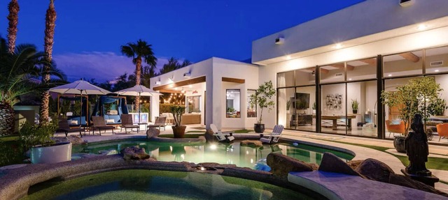 Spectacular Villa w/Pool & Hot Tub, Golf Simulator, Minutes from Golf and Shops in Scottsdale