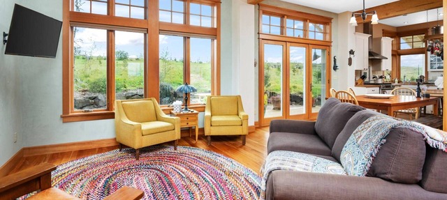 Splendid Private Setting on 15 Acres, *Pet Friendly*, Fire-Pit, BBQ, Close to Vineyards and Trails in Gaston