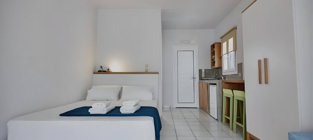 Studio Apartment 'Irene 3 Superior Triple 2' with Sea View, Wi-Fi and Air Conditioning in Andros