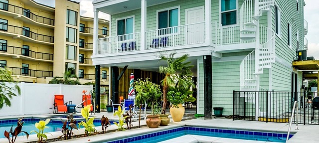STUNNING PROPERTY 2 POOLS+SPAS 22bd/20b 350FT to BEACH+INDOOR+OUTDOOR GATHERING! in North Myrtle Beach