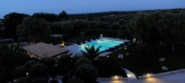 Stunning Villa & Trullo in Ostuni. Amazing Roof Terrace/Heated Pool/Aircon/WiFi in Ostuni