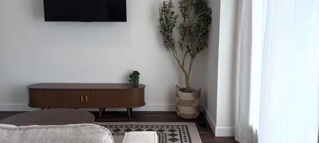 Stylish New - Build Duplex Retreat - B in Gimli
