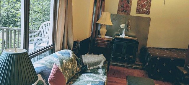Sunny Lakefront 2 Bdrm Cabin by Huntsville in Emsdale