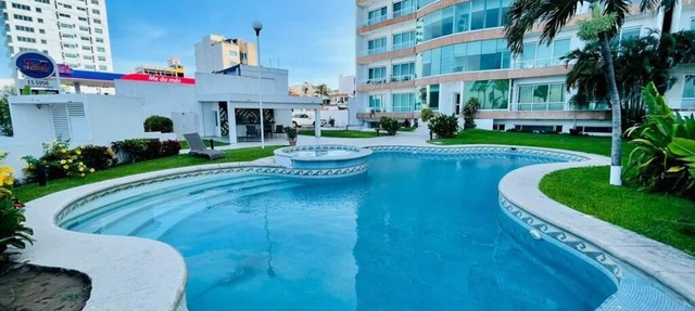 Super luxury oceanfront penthouse! Torre Catania, families welcome in Veracruz