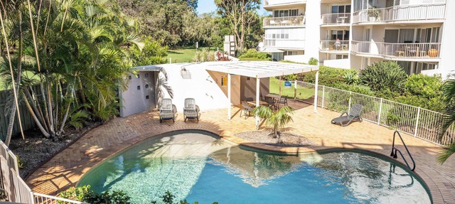 Surfside Beachfront 3bed Apt - Direct Beach Access in Buddina