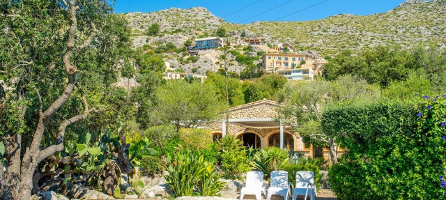 Surrounded by mountains and nature, near the beach in Pollença