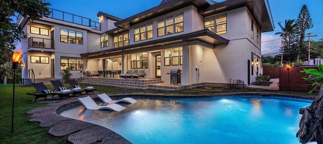The #1 Vacation Rental on Maui! Steps to Maui's Best Beach! Pickle Ball Ct! in Lahaina