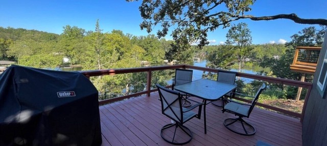 The Redbud ~ Cabin Seventeen ~ Lake View ~ Pet Friendly in Royal