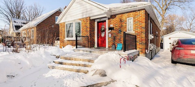 The Rustic Barn - Urban Retreat | King bed | Pet friendly | Full apartment in Brampton