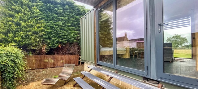 The Studio, within walking distance of the village of Yatton Keynell, on the edge of the Cotswolds. in Giddeahall
