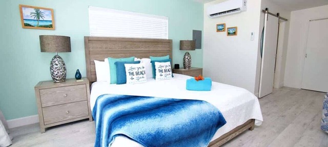 The Sunrise Oceanfront Studio Cottage in East End in East End