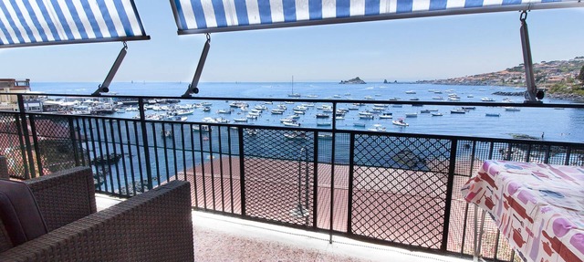 THE TERRACE OF CAPOMULINI panoramic house on the sea of Acireale at the foot of Etna in Acireale