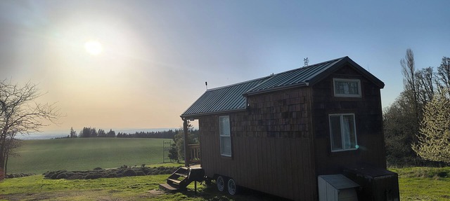"Tiny Home" at Buena Vista Lavender Farm with private porch and a stunning view in Silverton