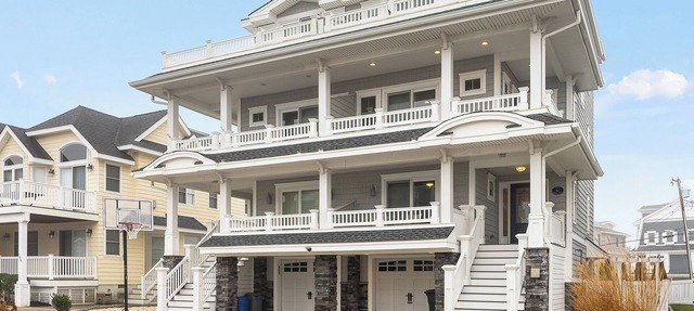Townhouse with Water View in Avalon