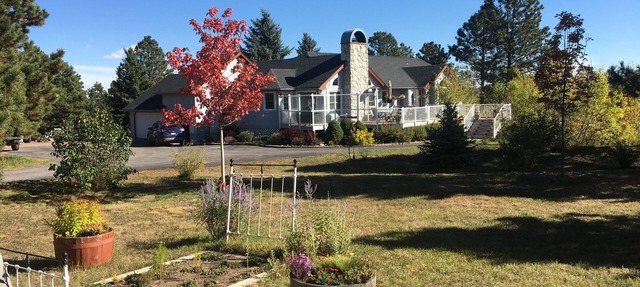 Tranquil Palmer Divide Residence-Sleeps 10 in beds, family friendly, clean. in Monument