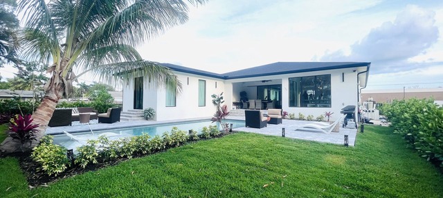 Tropical Oasis! New Construction! In the Heart of Naples! PET FRIENDLY! in Naples