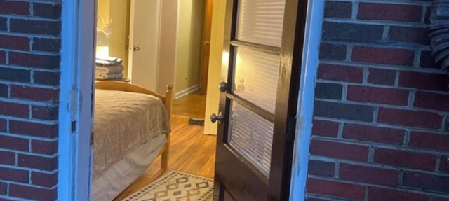 TWIN BED - PILLOW - SHOWER - FRIDGE - MW - 66 Night in Silver Spring
