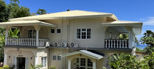 Versatile Villa, Swimming Pool, Treedeck, Hassle-free holiday, 8adults+kids free in Anse Royale