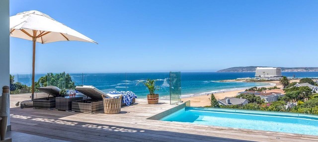 Villa Rice - Eight Bedroom Villa, Sleeps 16 in Plettenberg Bay